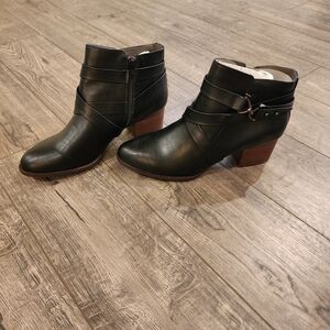 Sofft Womens Euro Soft Strappy Faux Leather Booties Size 11M
